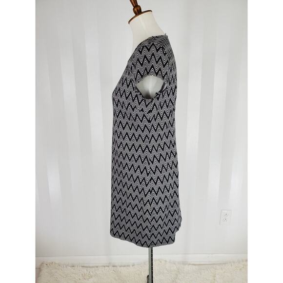 NEW YORK & CO Women's Black & Gray Patterned Shift Dress Sz M - Picture 3 of 9